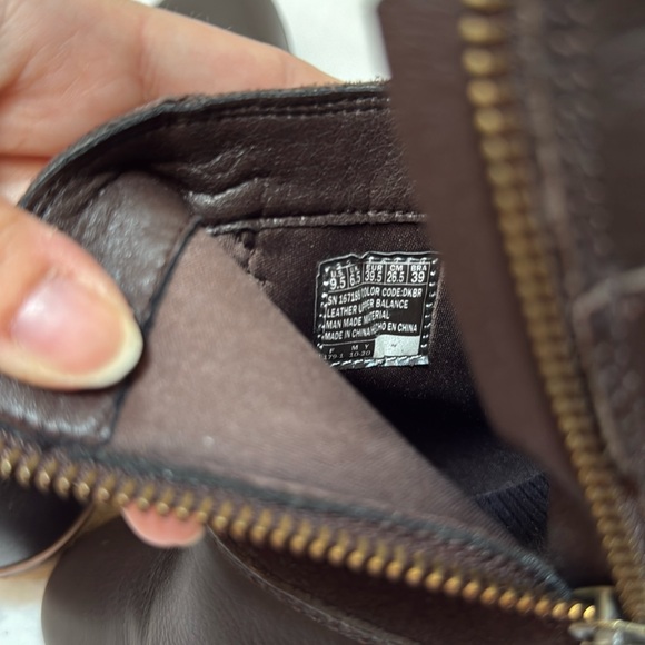 Women’s Skechers Air-Cooled Arch Fit Lasso dark brown ankle booties. Size 9.5 - Picture 14 of 14